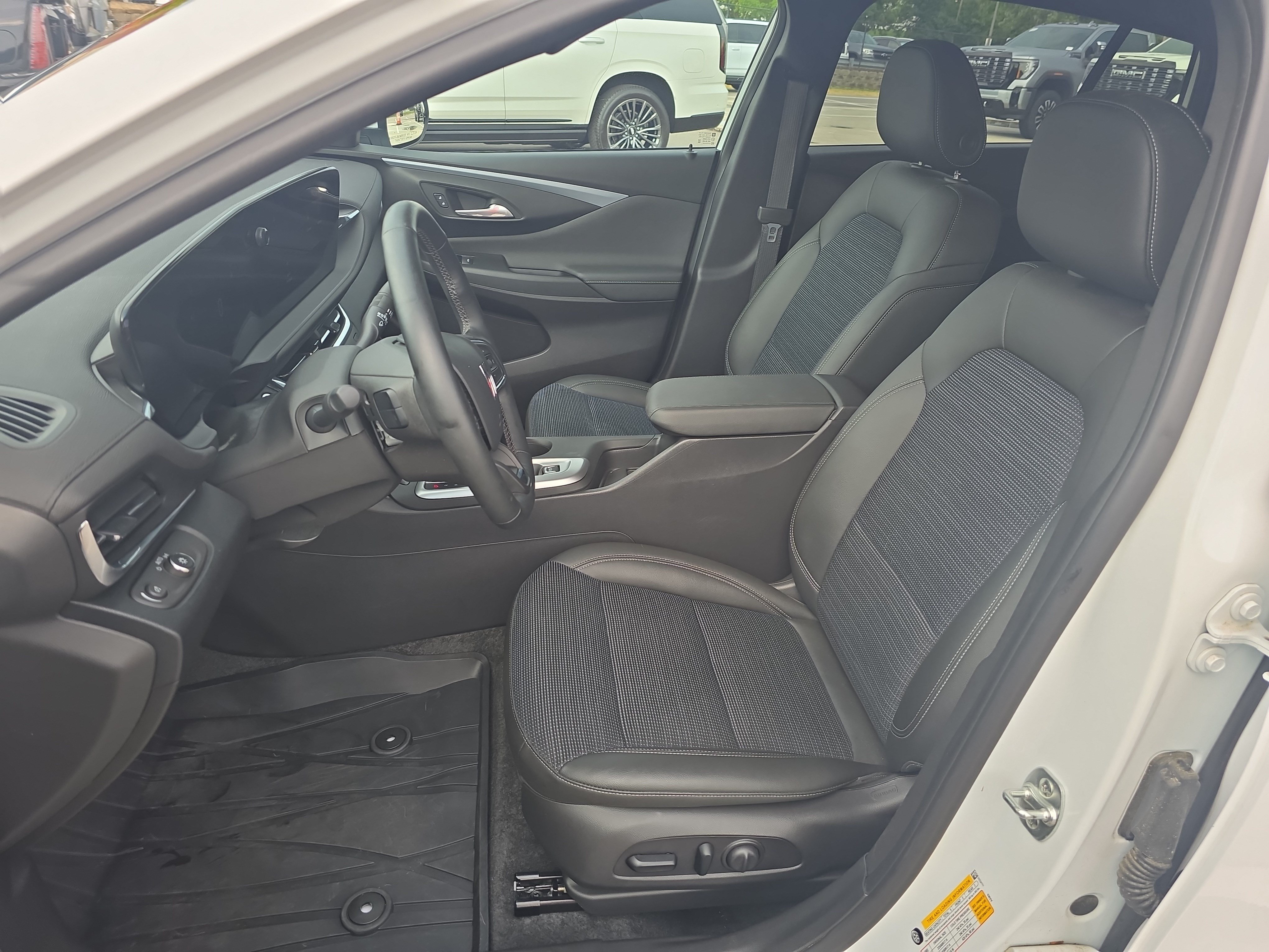 Used 2025 Buick Envista Preferred w/ Convenience I Package FWD image 15