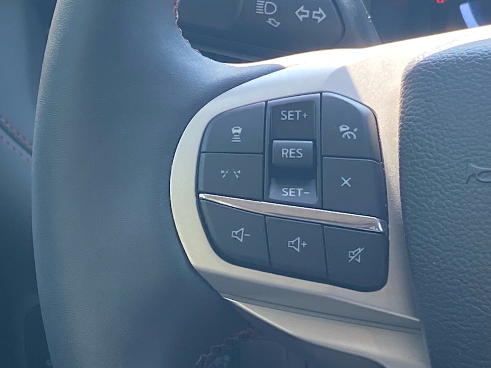 Used 2026 Ford Explorer Active w/ Active Comfort Package AWD/4WD image 8