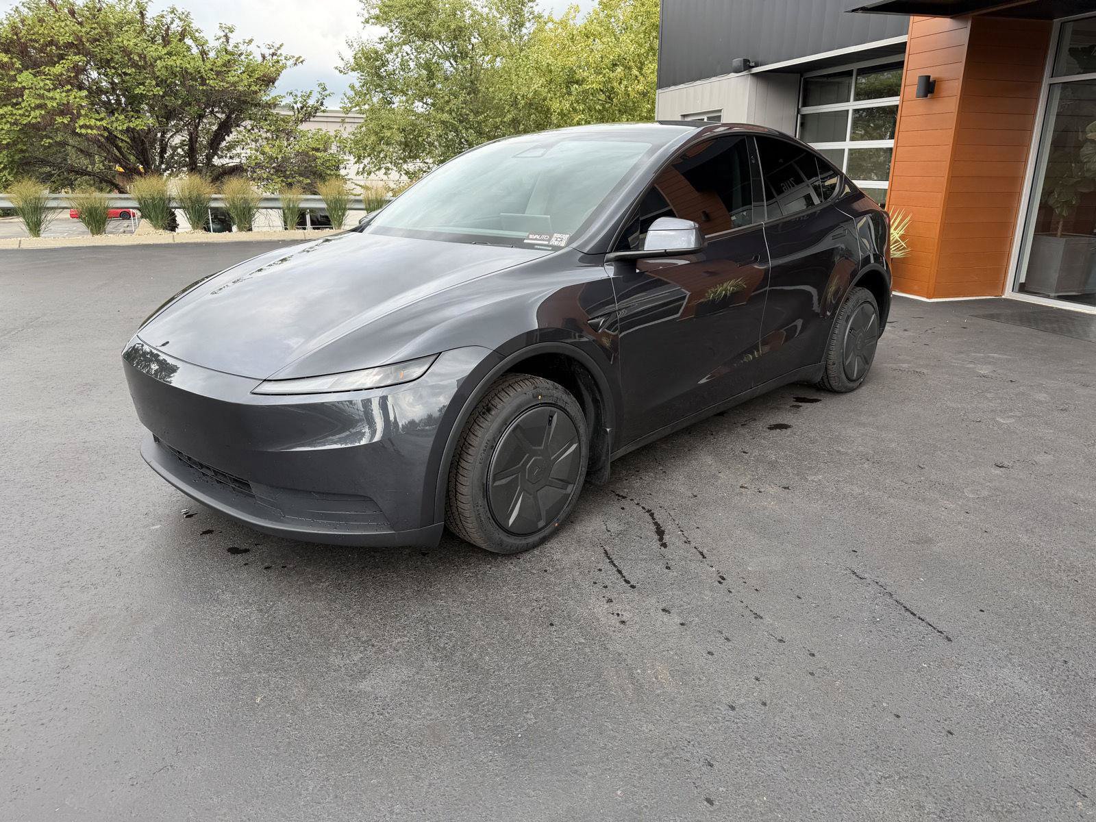 Used 2026 Tesla Model Y 2WD image 4