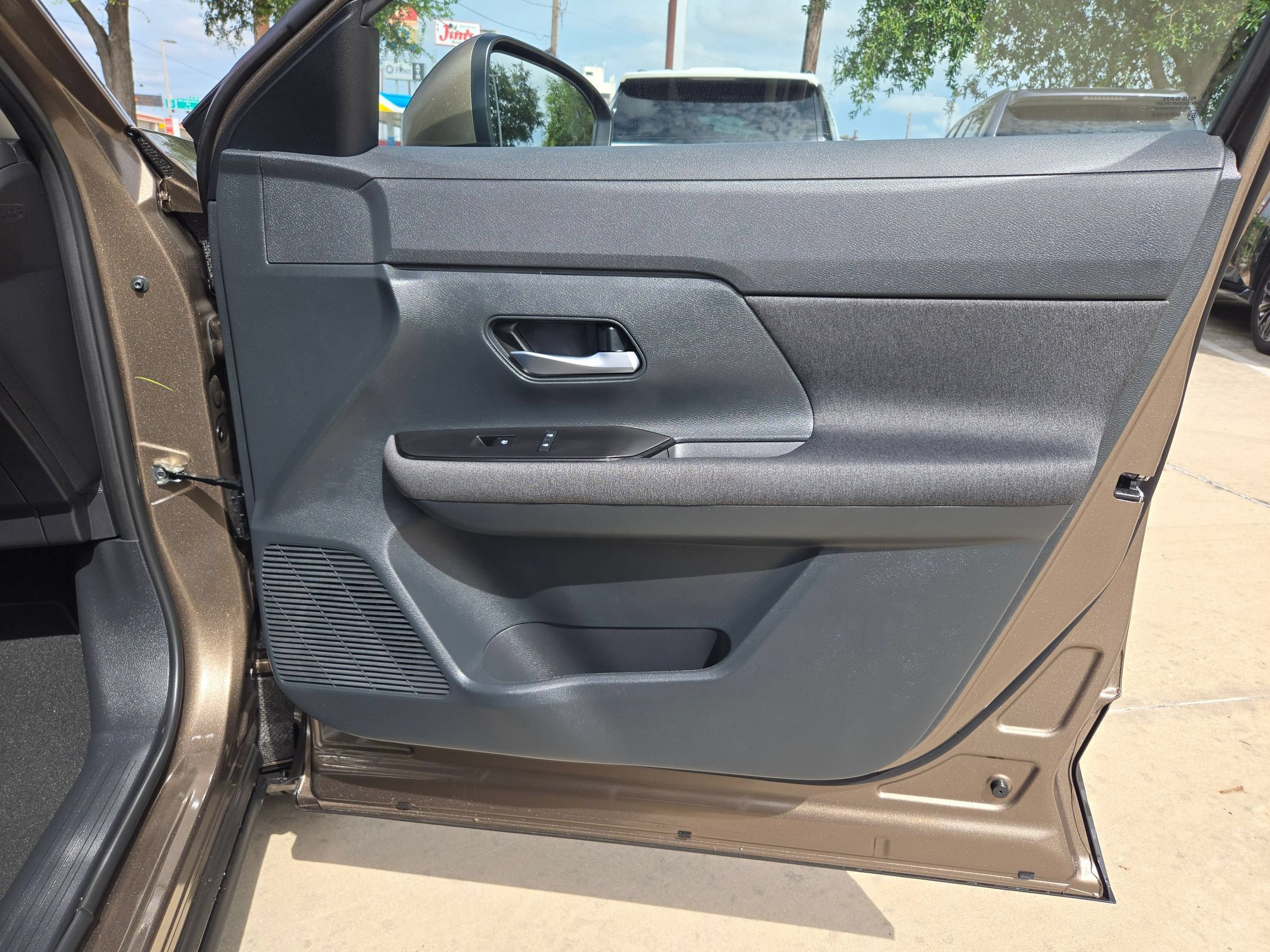 Certified 2025 Nissan Kicks SV FWD image 28