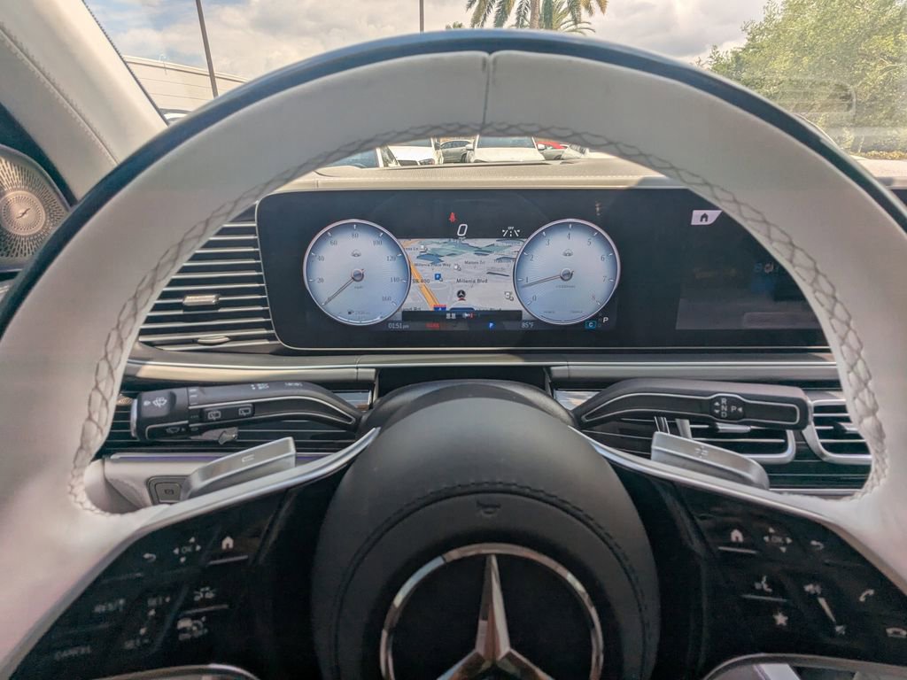 Used 2025 Mercedes-Benz Maybach GLS 600 4MATIC image 15