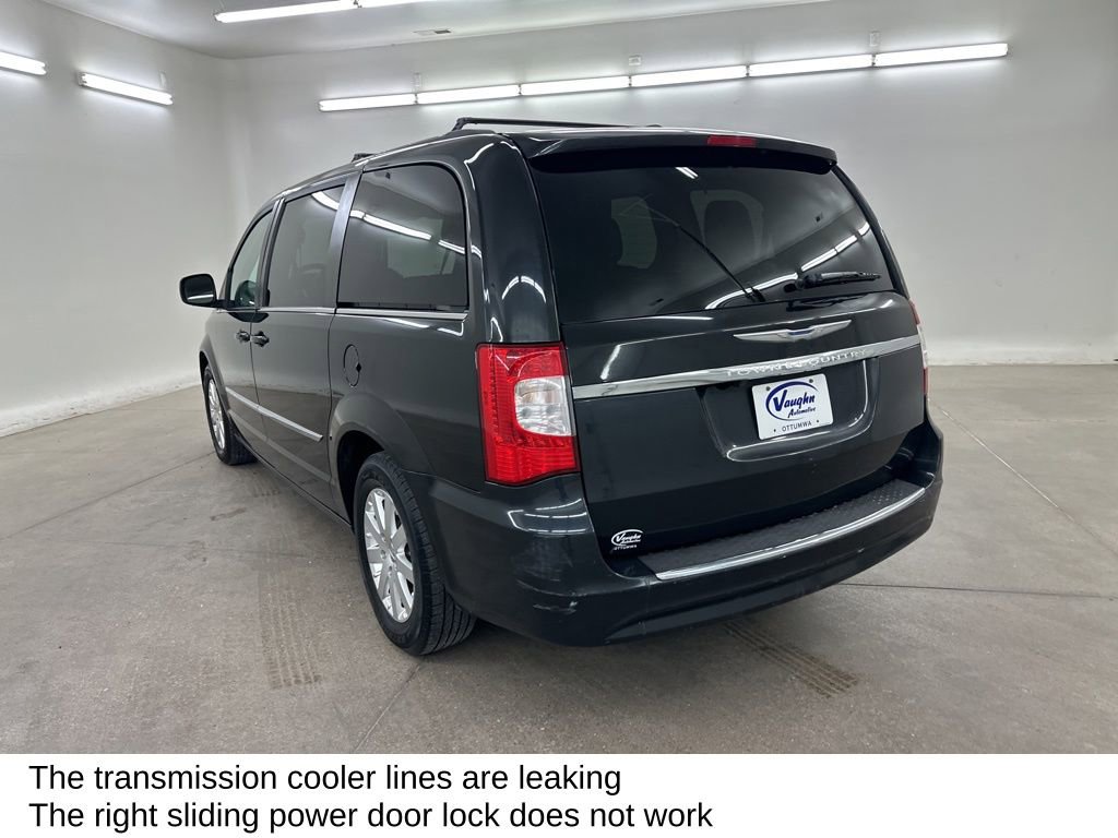 Used 2016 Chrysler Town & Country Touring image 9