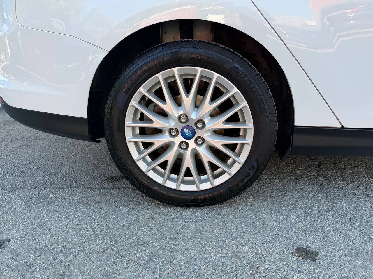 Used 2012 Ford Focus SEL FWD image 29
