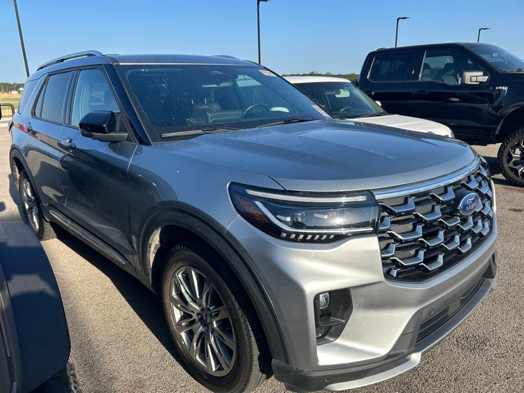 Used 2025 Ford Explorer Platinum AWD/4WD image 2