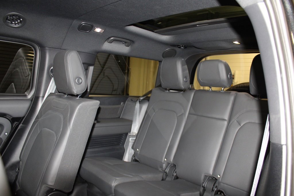 Certified 2024 Land Rover Defender 130 V8 image 43