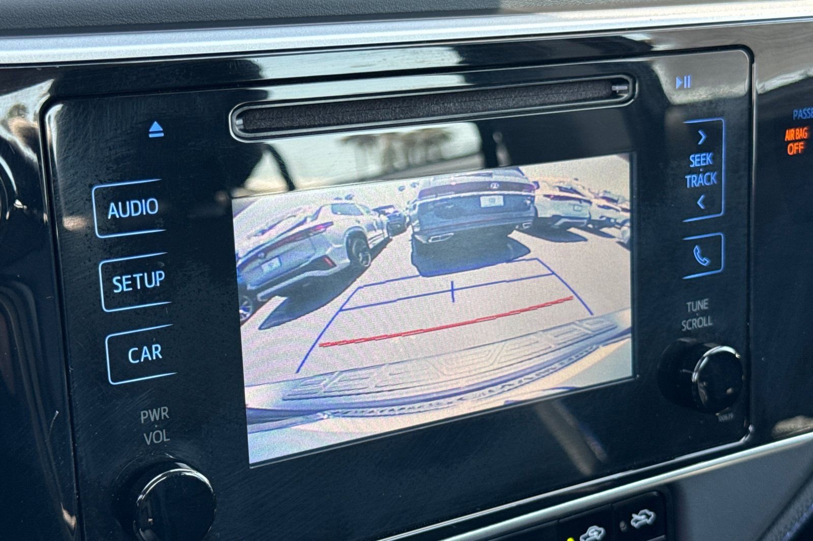 Used 2018 Toyota Corolla SE FWD image 18