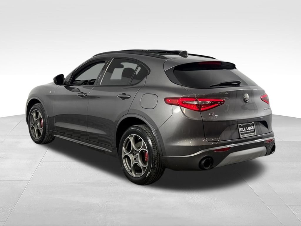 Used 2023 Alfa Romeo Stelvio Ti AWD/4WD image 6