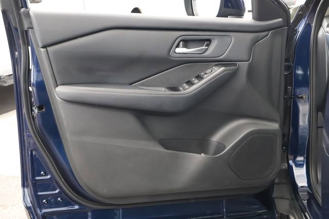 Used 2025 Nissan Rogue SV AWD/4WD image 17