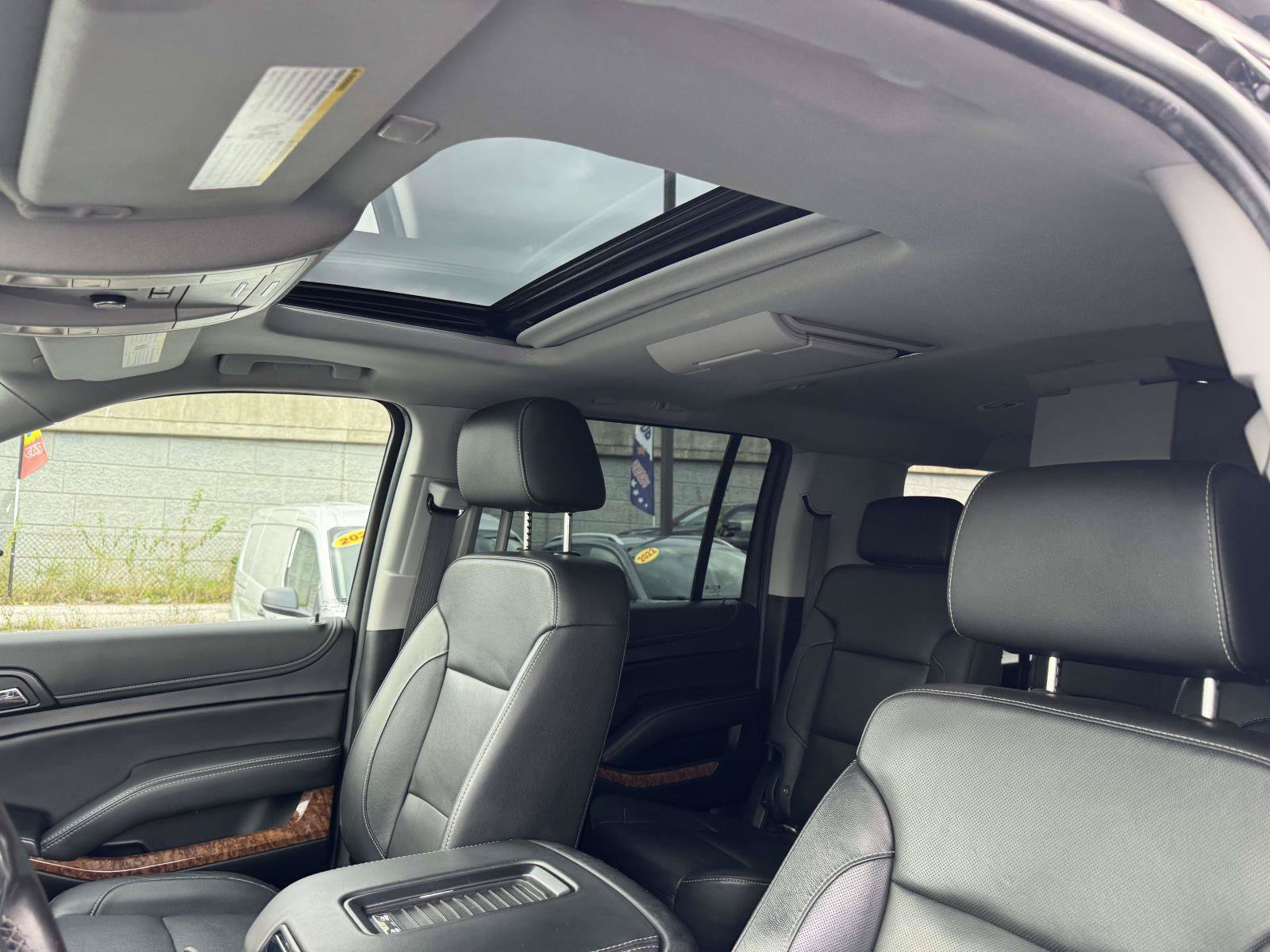 Used 2020 Chevrolet Suburban Premier AWD/4WD image 21