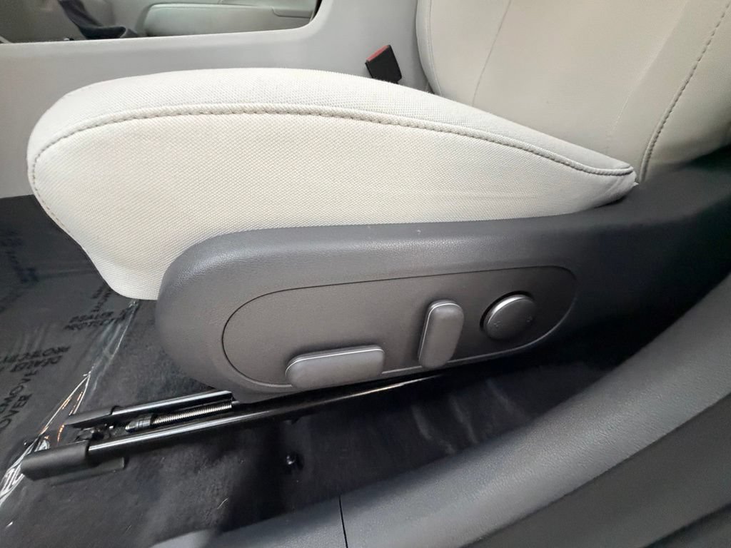 Used 2024 Hyundai Kona SEL AWD/4WD image 43