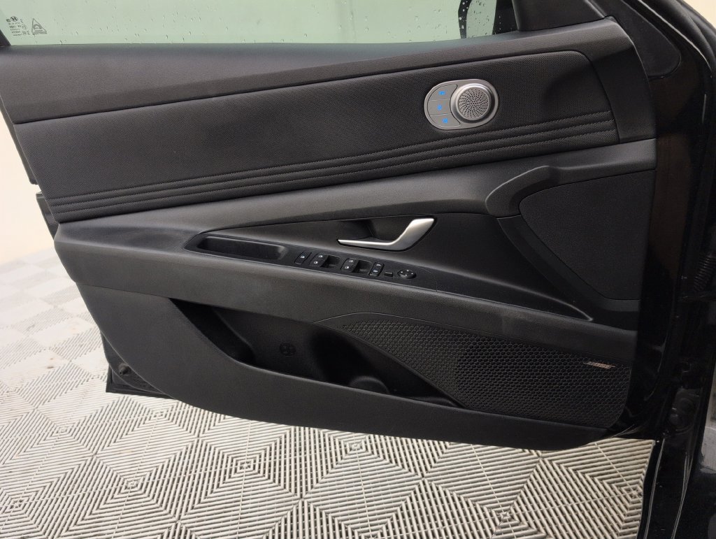 Used 2023 Hyundai Elantra Limited FWD image 34