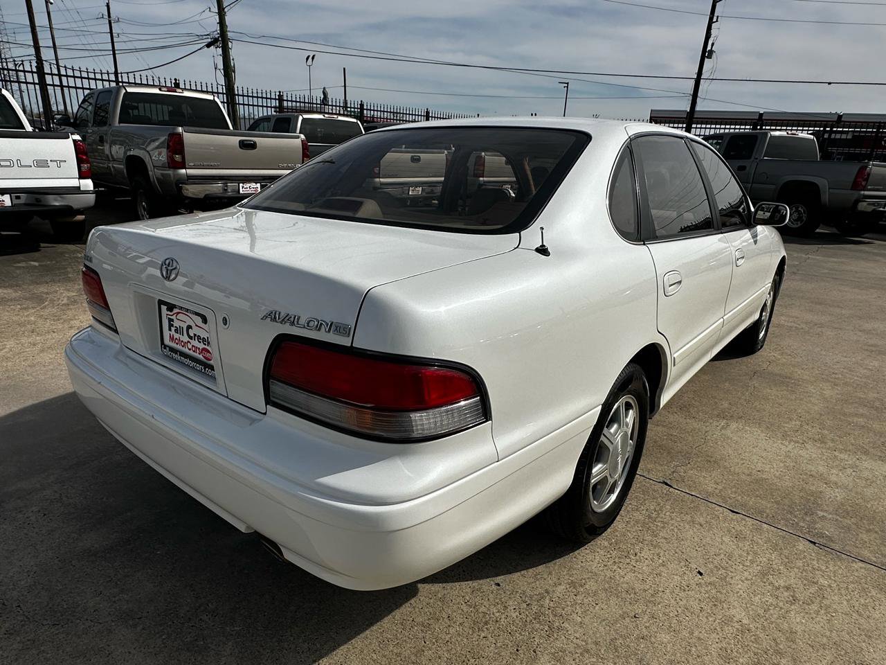 Used 1995 Toyota Avalon XLS image 6
