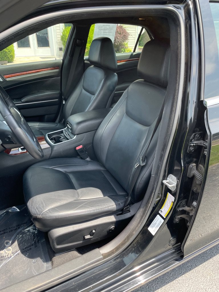 Used 2012 Chrysler 300 Limited RWD image 16