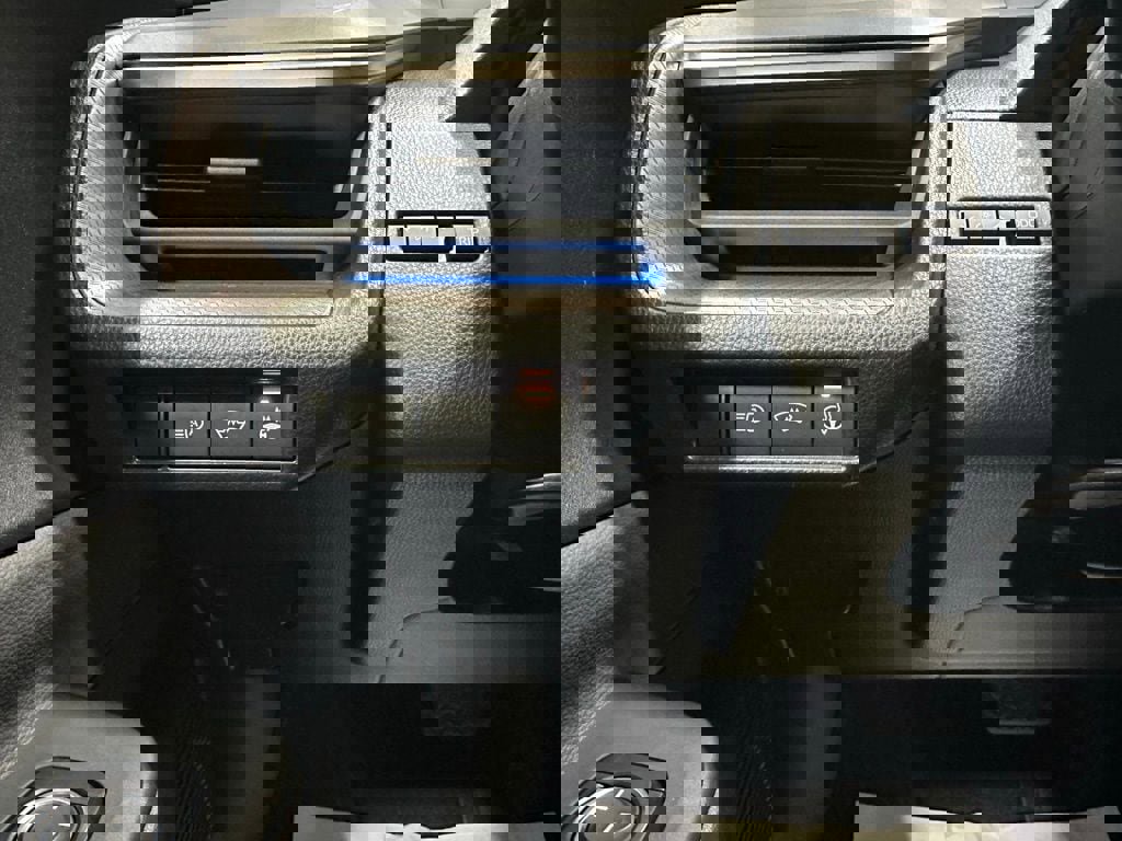 Used 2025 Toyota Prius XLE image 17