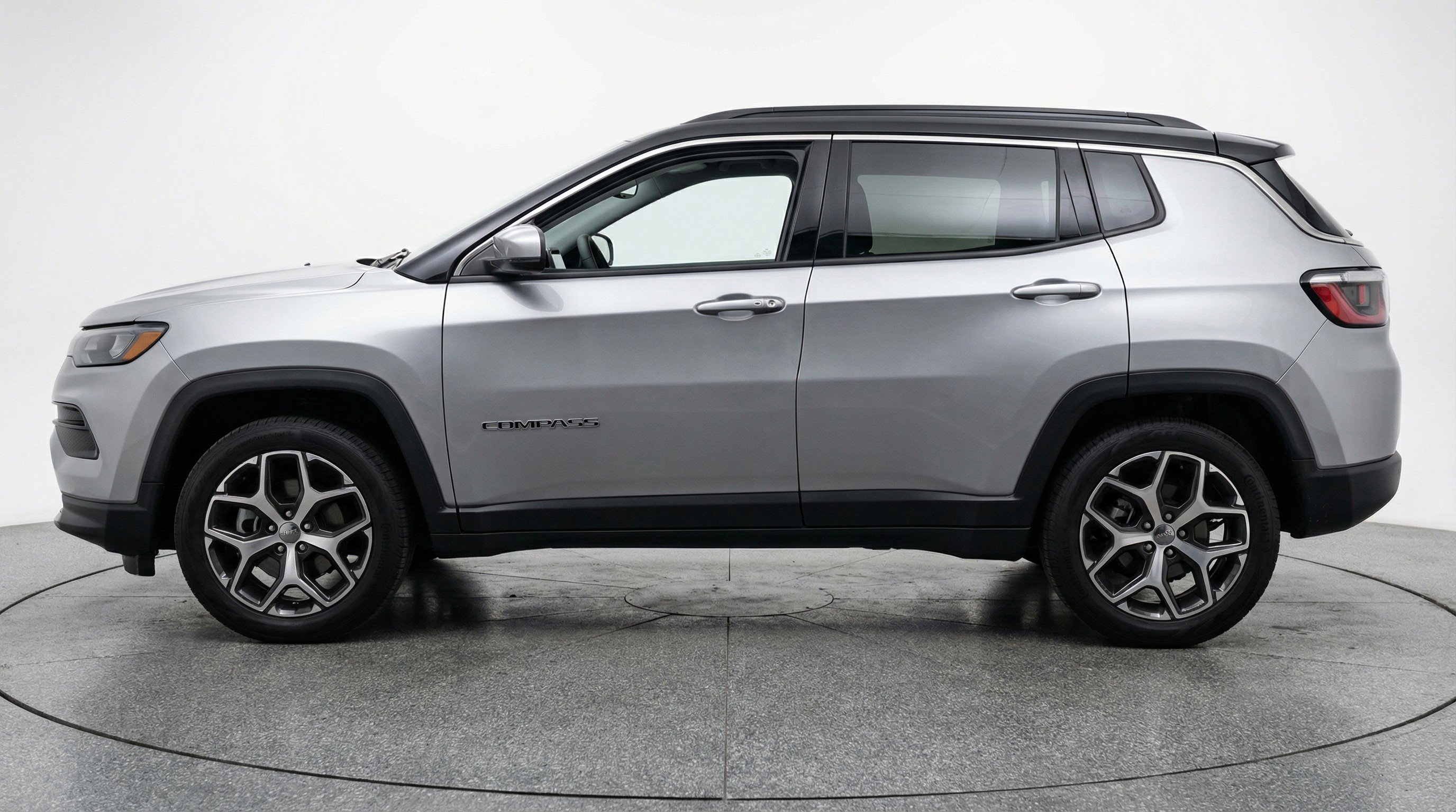 Used 2025 Jeep Compass Limited image 5