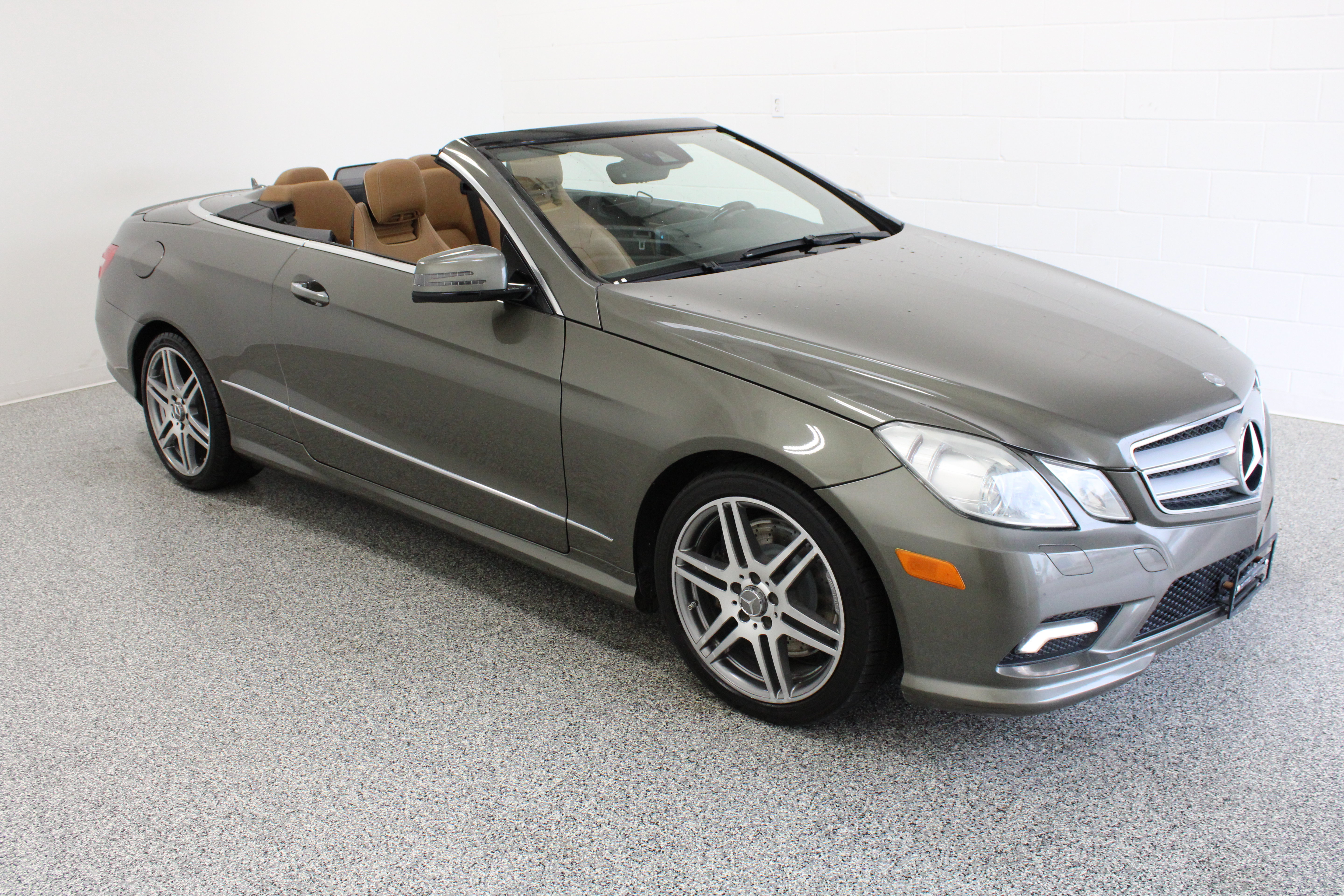 Used 2011 Mercedes-Benz E 550 Cabriolet image 4