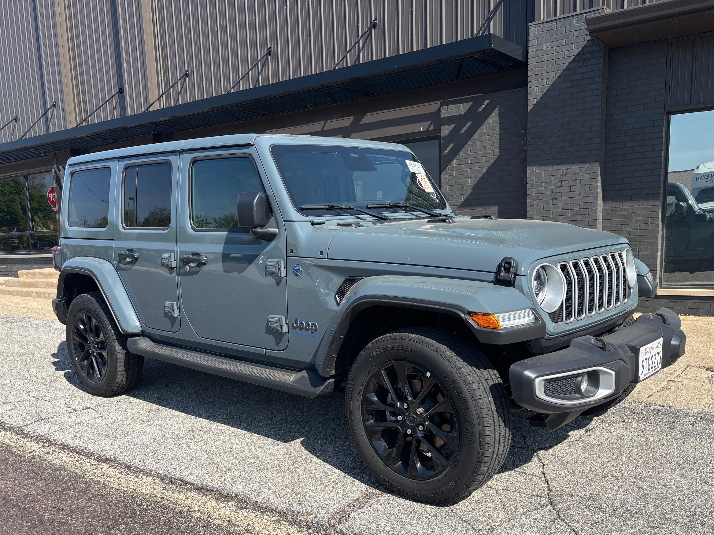 Used 2025 Jeep Wrangler Sahara AWD/4WD image 3