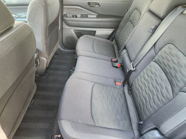 Used 2025 Nissan Pathfinder SV FWD image 26