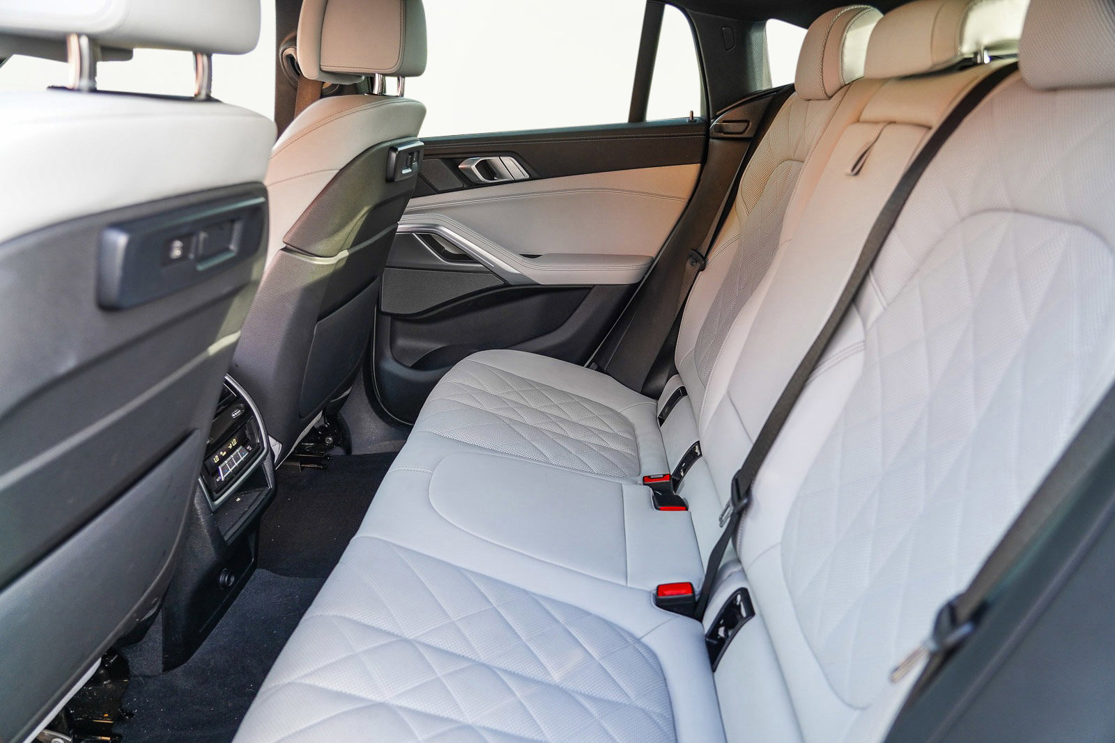 Used 2023 BMW X6 xDrive40i w/ M Sport Package image 57