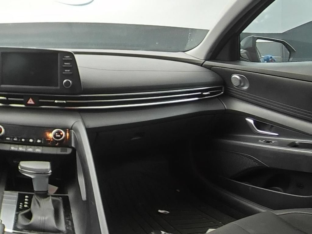 Used 2023 Hyundai Elantra SEL w/ Preferred Accessory Package FWD image 15