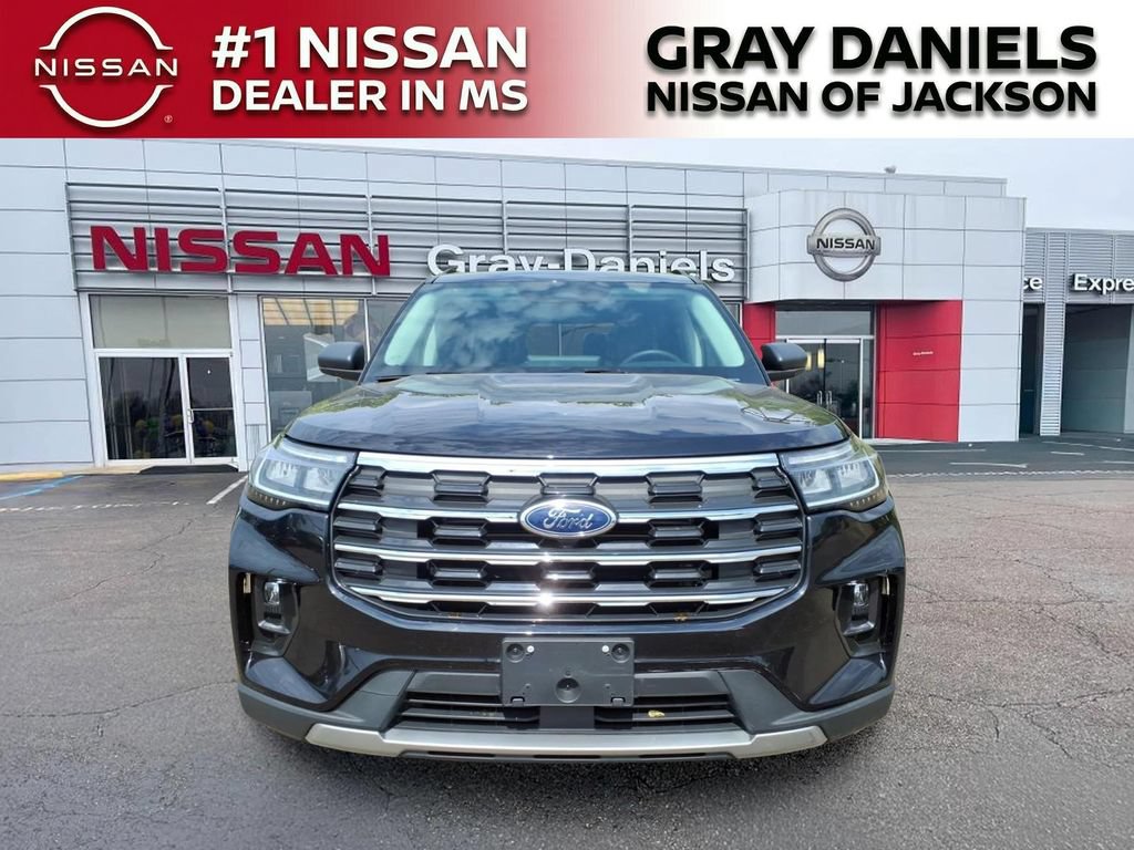 Used 2025 Ford Explorer Active w/ Active Comfort Package RWD image 2