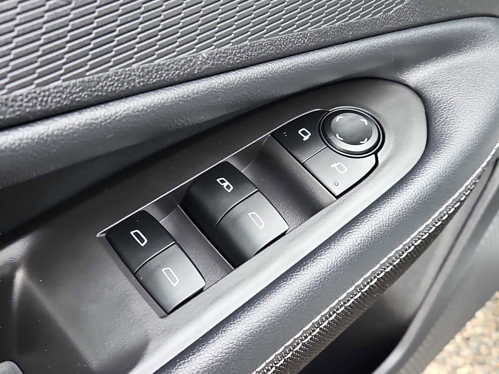 Used 2025 Chevrolet Blazer EV LT AWD/4WD image 13