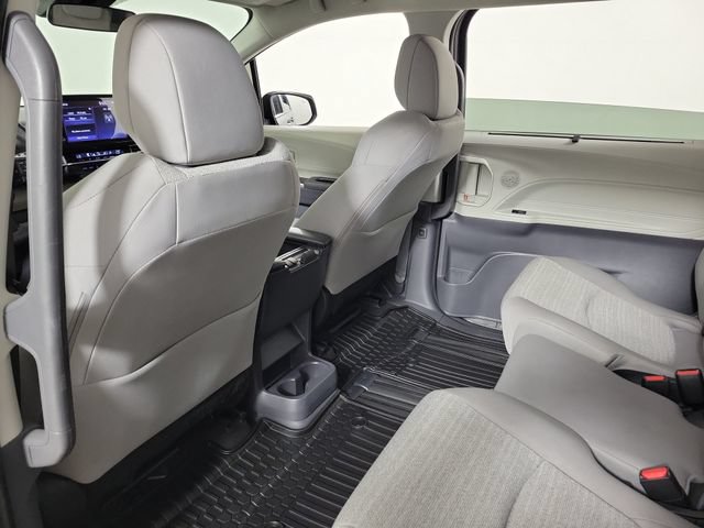Used 2023 Toyota Sienna LE FWD image 11