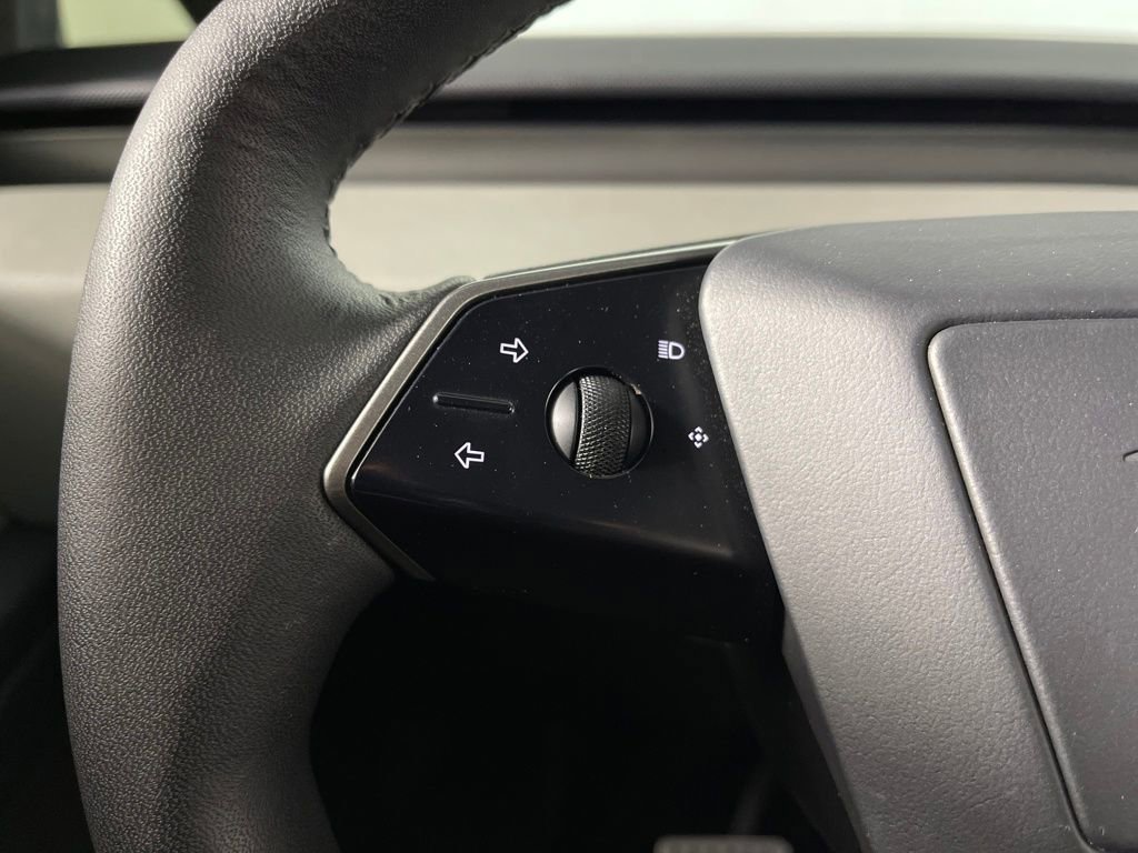 Used 2024 Tesla Cybertruck AWD Crew Cab image 26