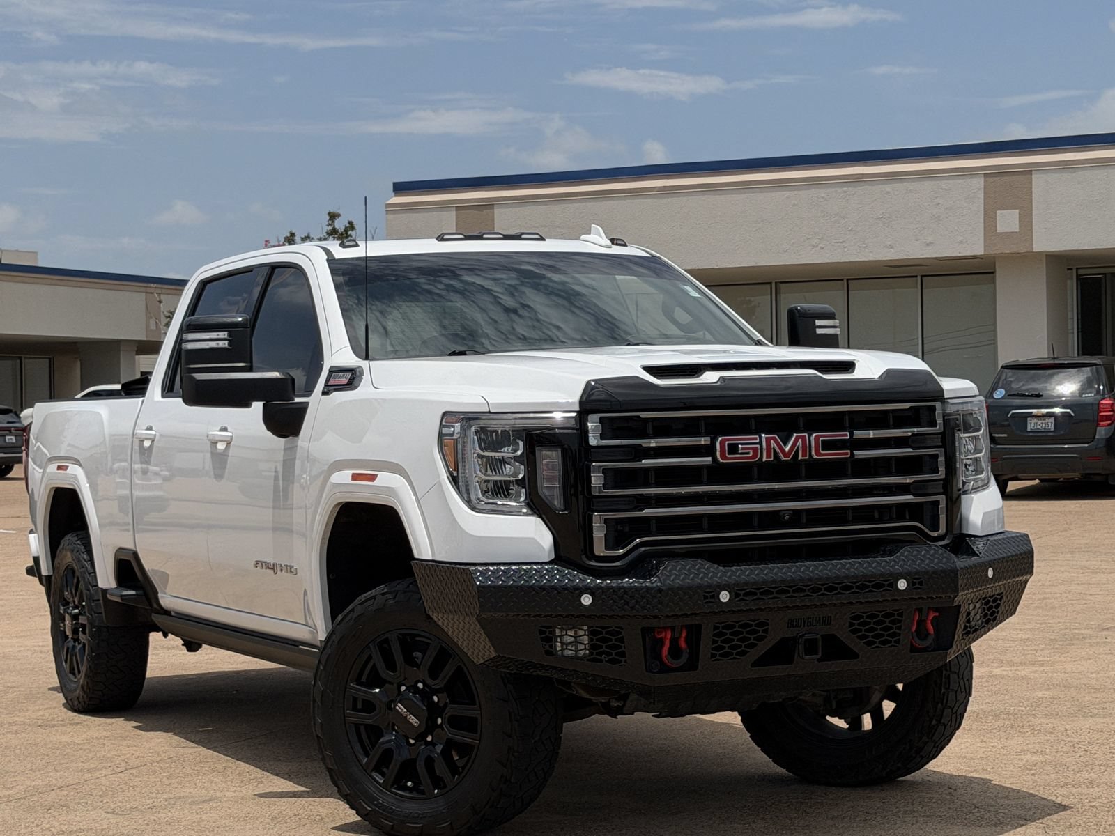 Used 2022 GMC Sierra 2500 AT4 w/ AT4 Premium Plus Package AWD/4WD image 2