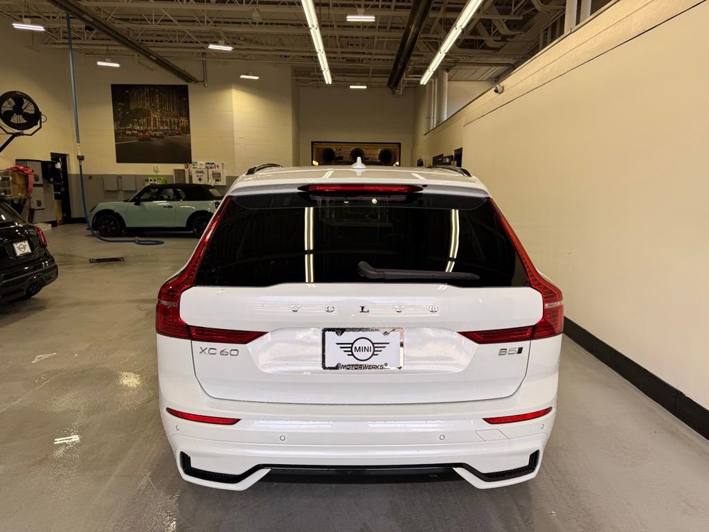 Used 2025 Volvo XC60 B5 Core w/ Climate Package image 4