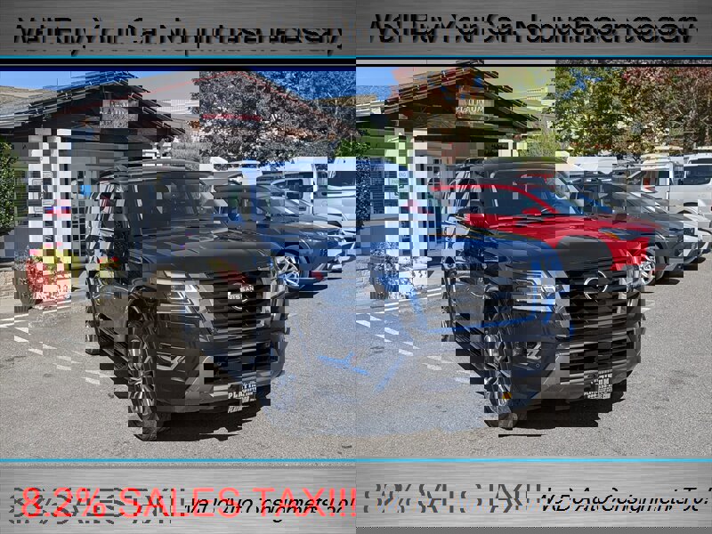 Used 2022 Nissan Armada SL w/ Captain's Chairs Package image 3