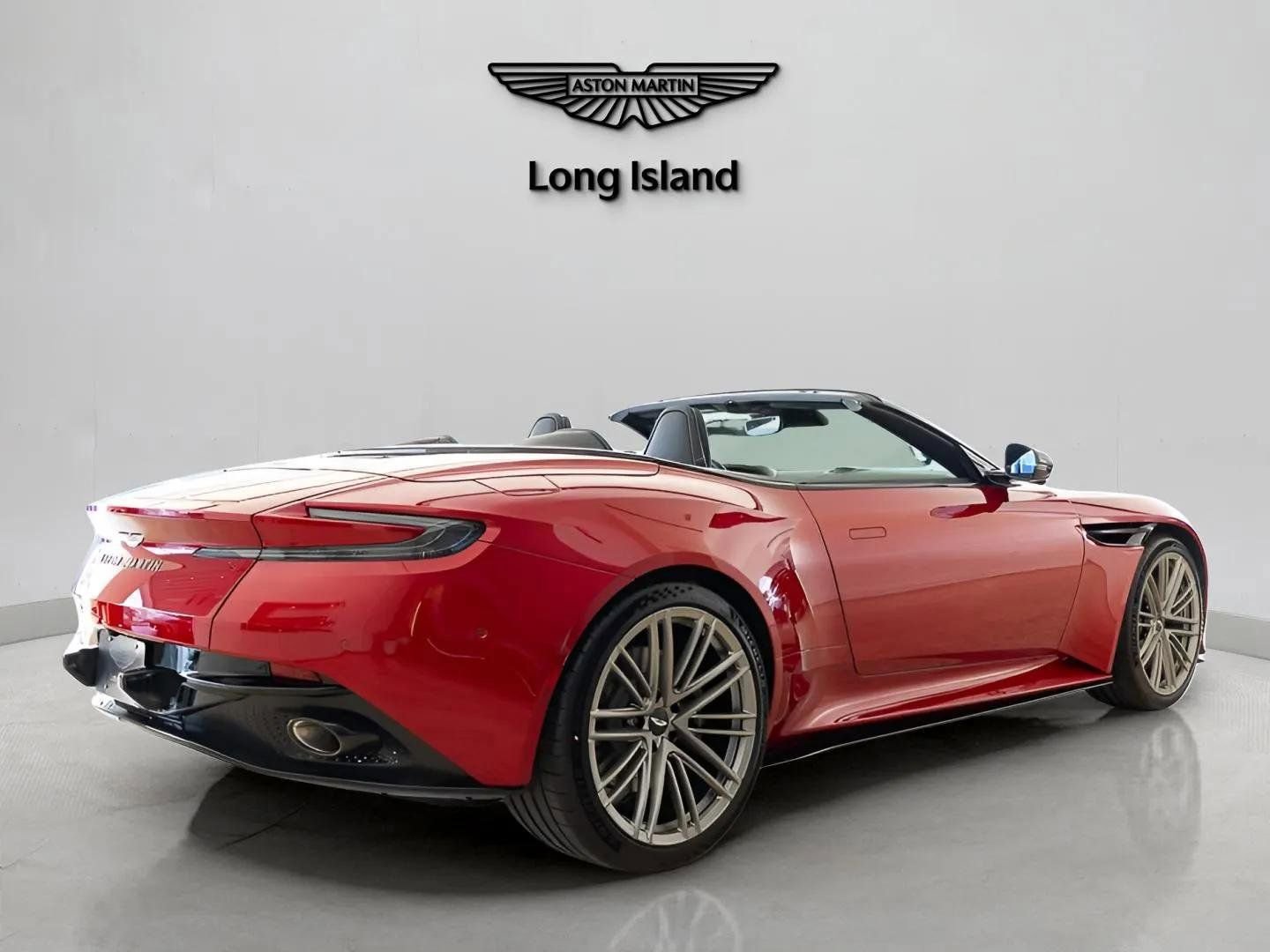 Used 2025 Aston Martin DB12 Convertible RWD image 7