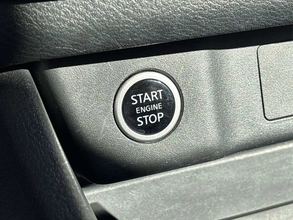 Used 2021 Nissan Rogue SV image 31