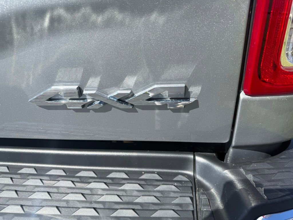 Used 2024 RAM 2500 Tradesman w/ Chrome Appearance Group image 17