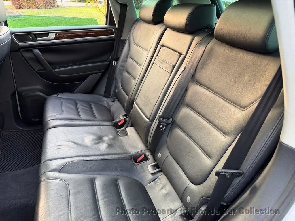 Used 2011 Volkswagen Touareg TDI image 10
