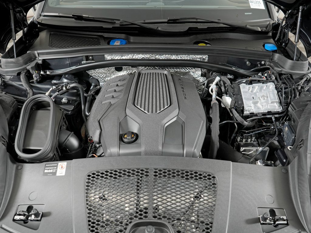 New 2026 Porsche Macan Turbo image 40