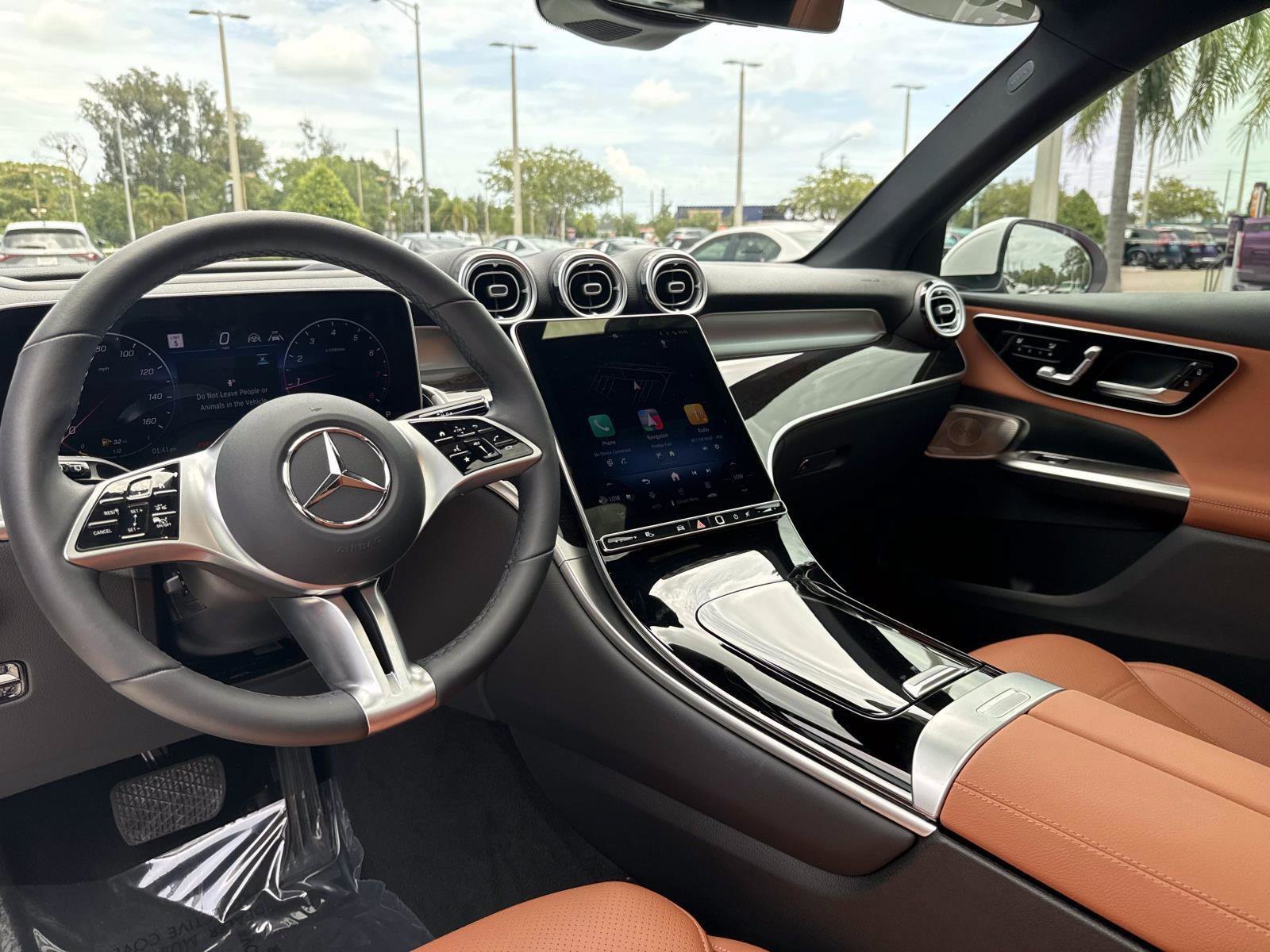 Used 2025 Mercedes-Benz GLC 300 4MATIC image 16