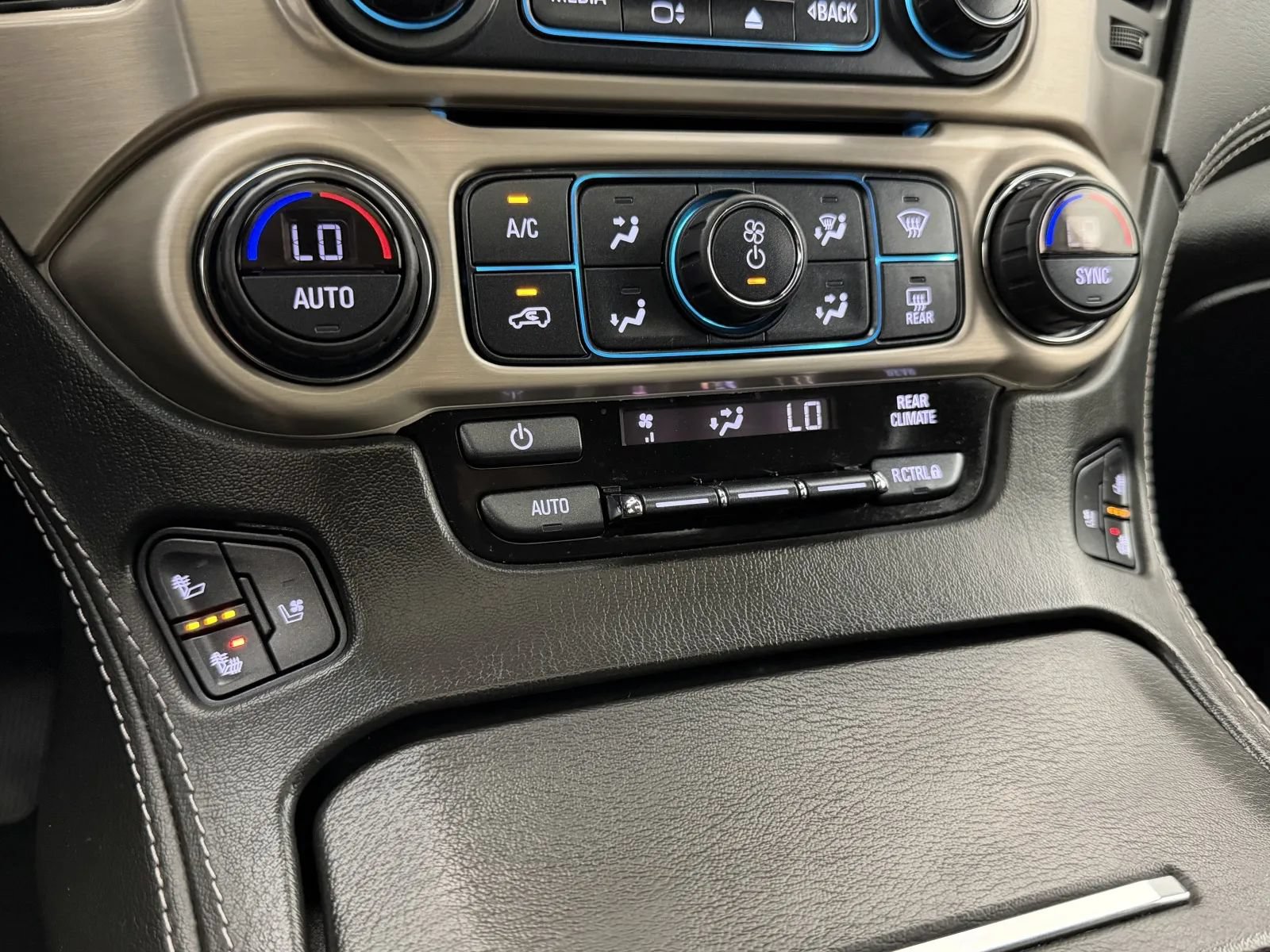 Used 2017 GMC Yukon XL Denali w/ Open Road Package AWD/4WD image 27