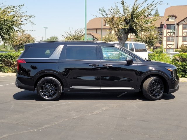 New 2026 Kia Carnival SX w/ SX Dark Edition Package FWD image 3