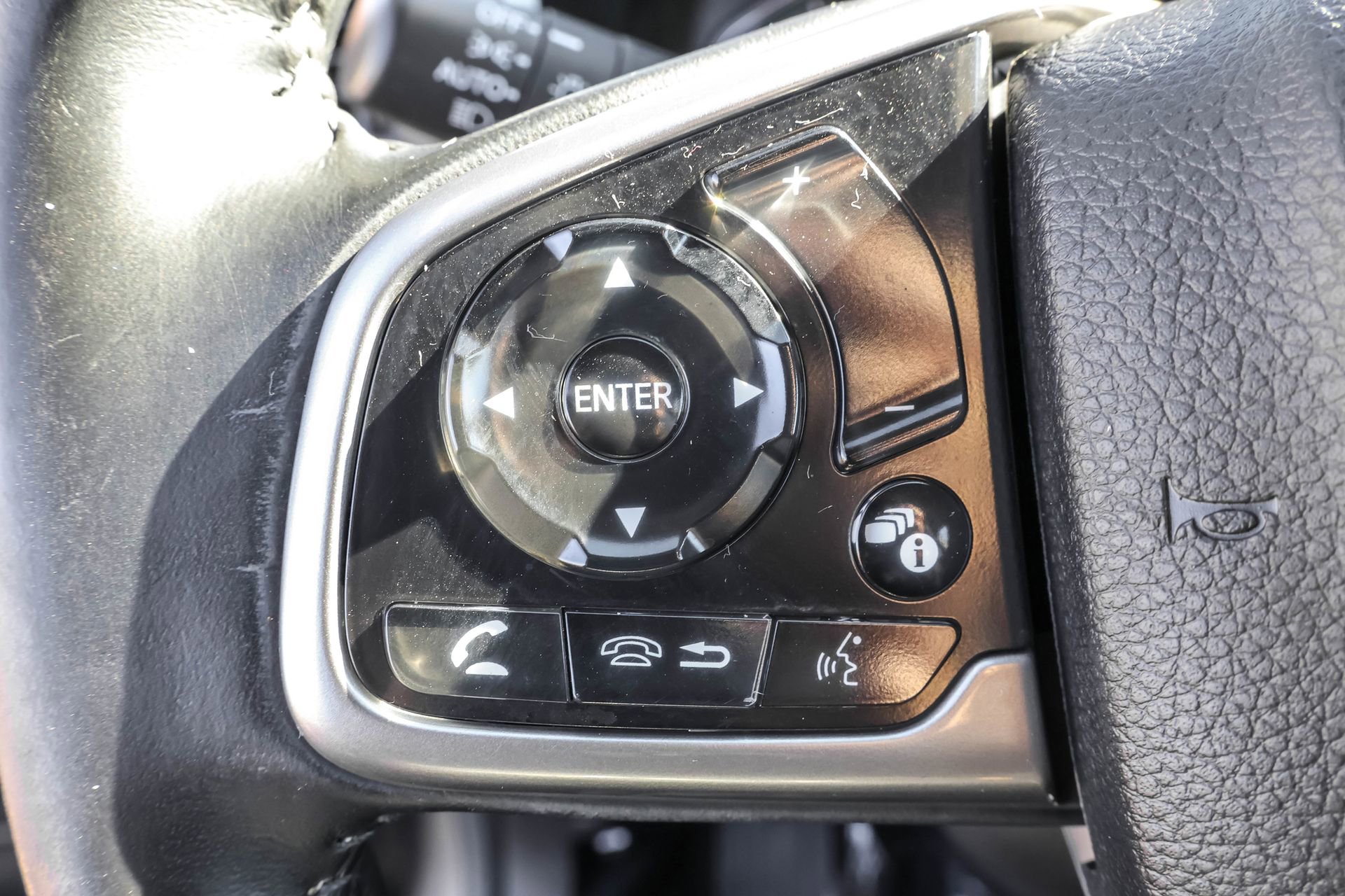 Used 2020 Honda CR-V Touring image 27