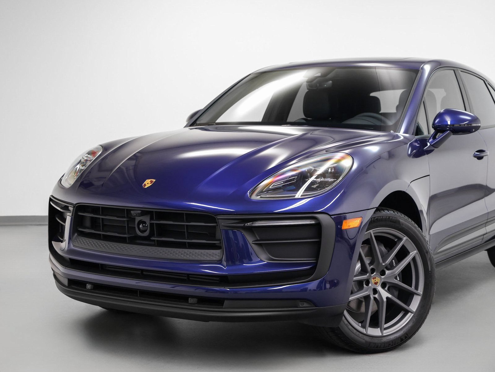 Used 2025 Porsche Macan AWD/4WD image 7