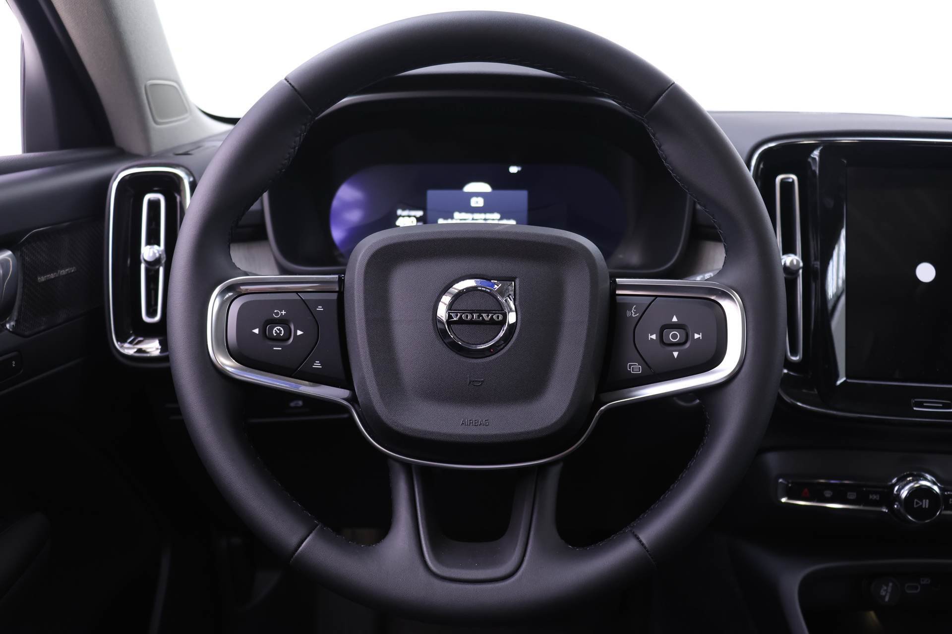 New 2026 Volvo XC40 B5 Ultra w/ Protection Package Premier AWD/4WD image 15