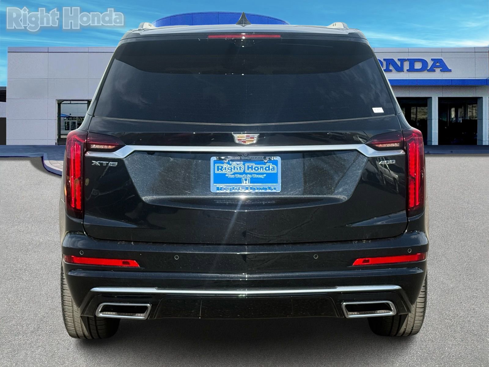 Used 2022 Cadillac XT6 Premium Luxury w/ Technology Package image 6