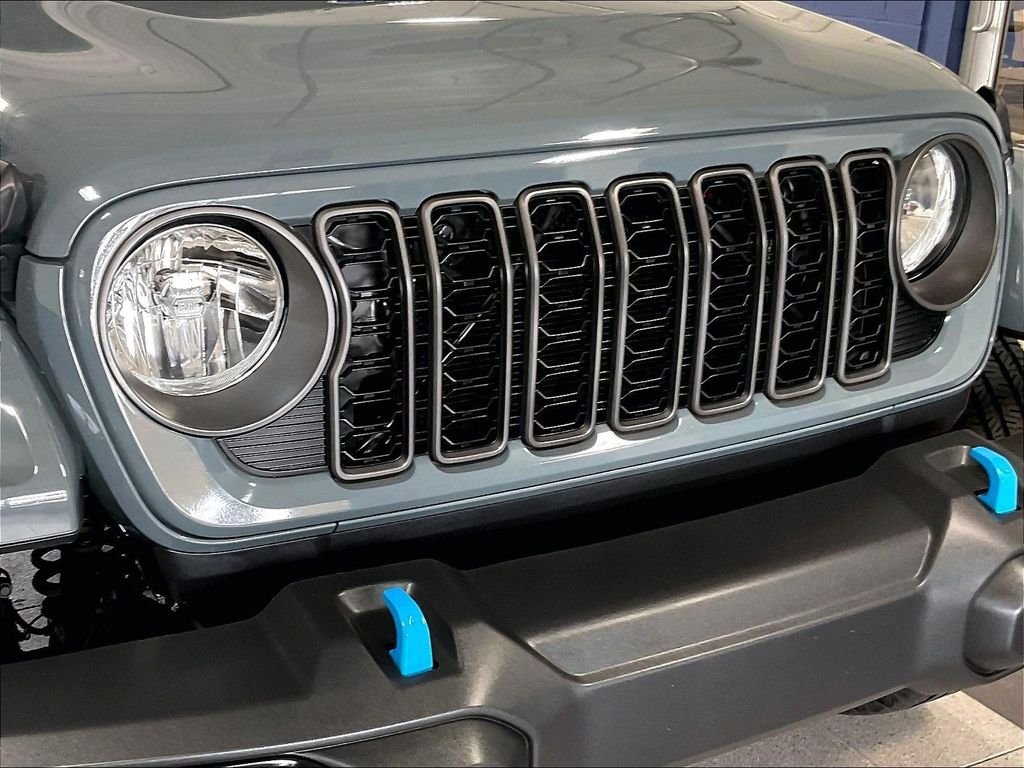 Used 2024 Jeep Wrangler Unlimited w/ Convenience Group AWD/4WD image 31