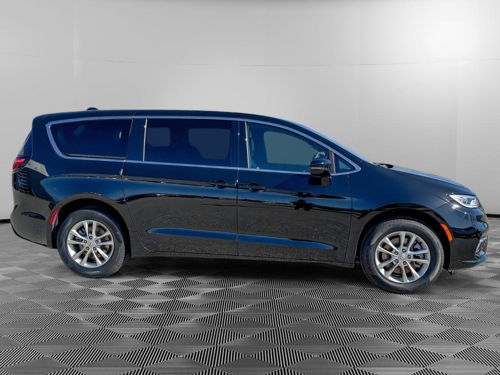 New 2026 Chrysler Pacifica Select AWD/4WD image 7