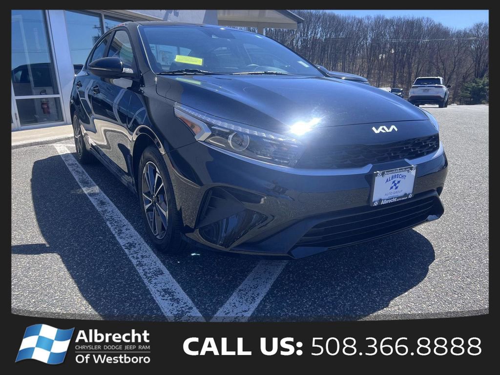 Used 2023 Kia Forte LXS w/ LXS Technology Package FWD image 7