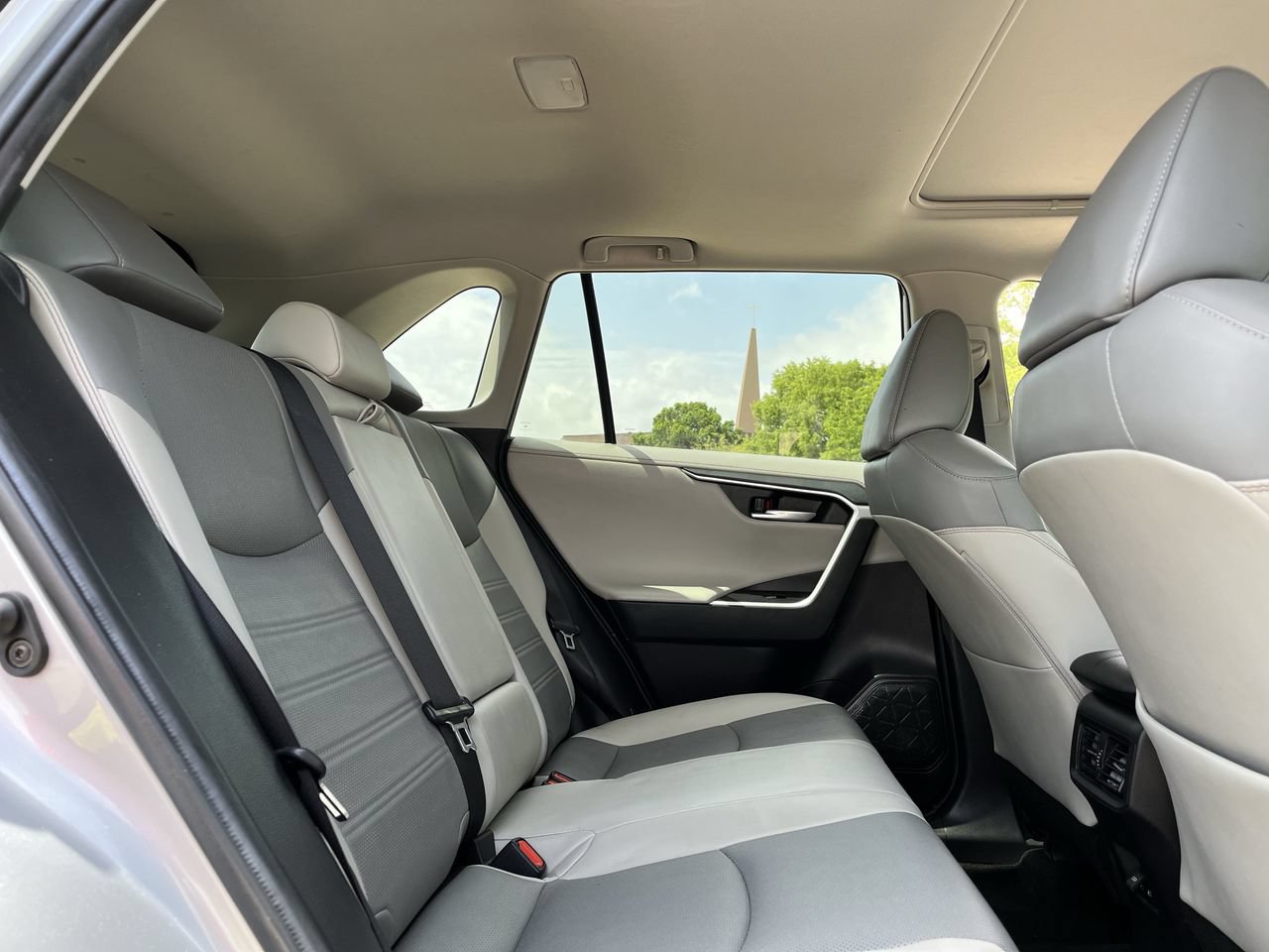 Used 2023 Toyota RAV4 Limited FWD image 28