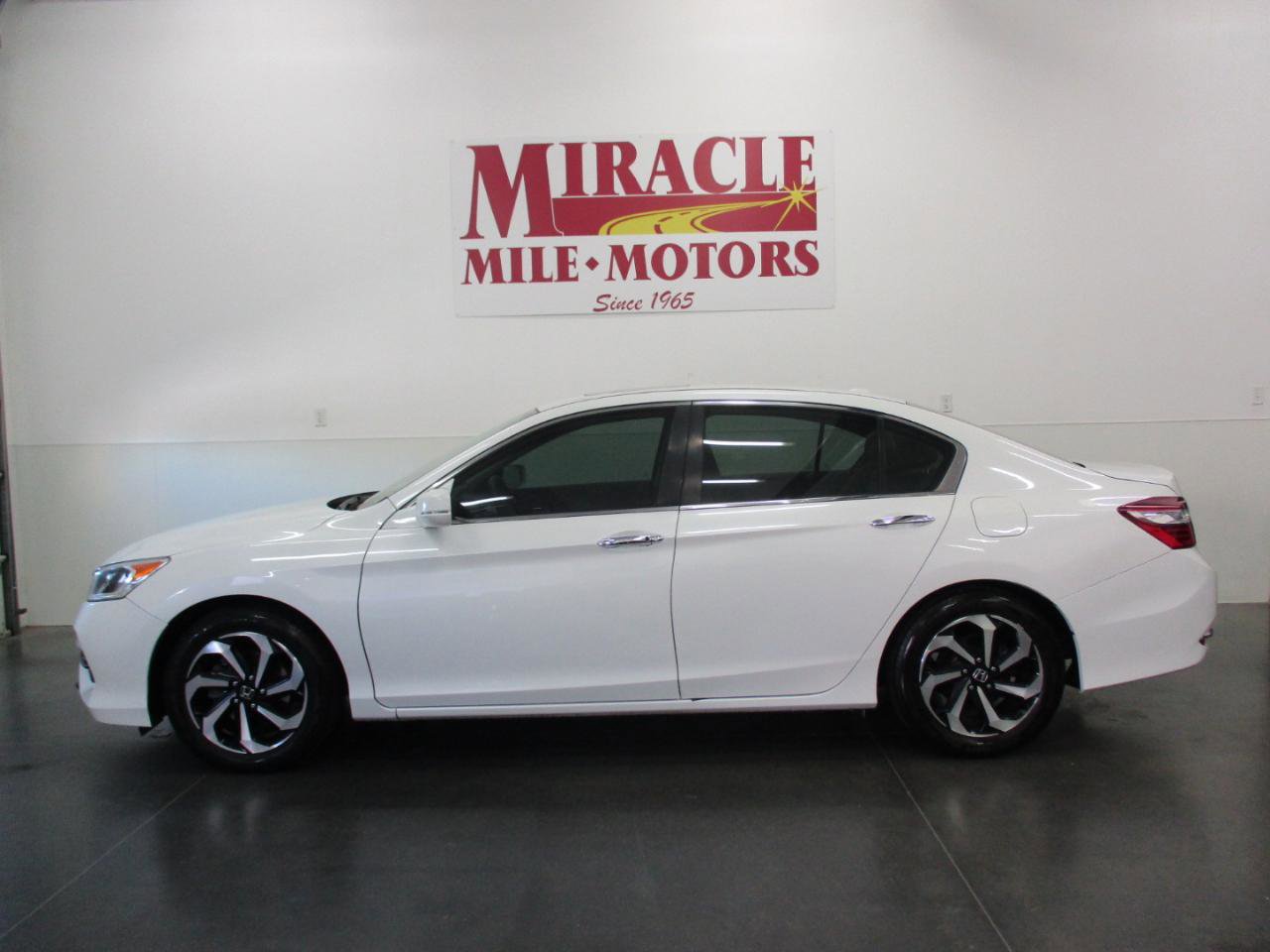 Used 2017 Honda Accord EX-L image 2
