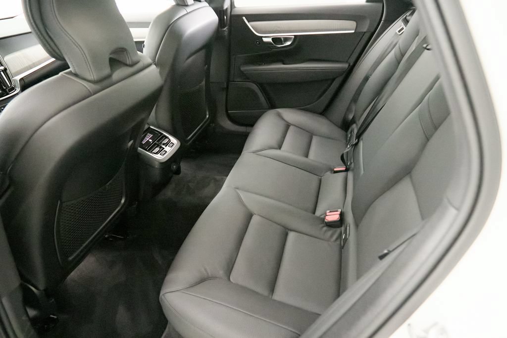 Certified 2025 Volvo V90 B6 Cross Country Plus AWD/4WD image 21