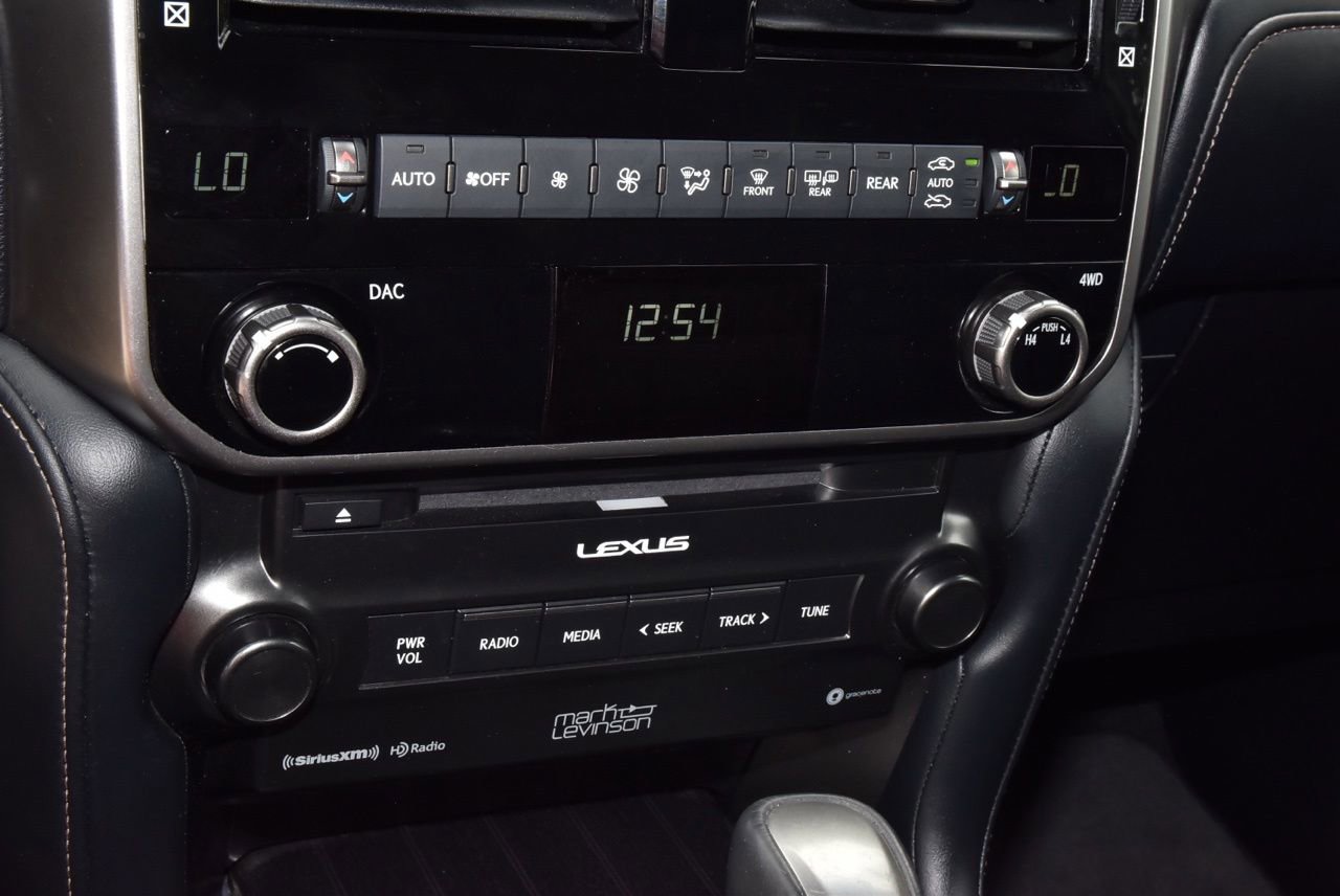 Used 2023 Lexus GX 460 Premium w/ Accessory Package AWD/4WD image 31